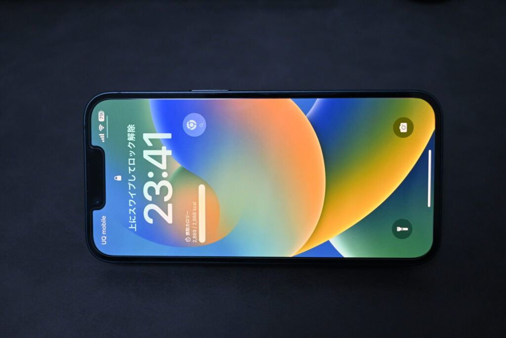 スタンドで横置きしたiPhone