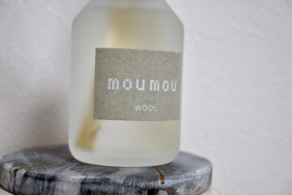 moumou WOOLのラベル